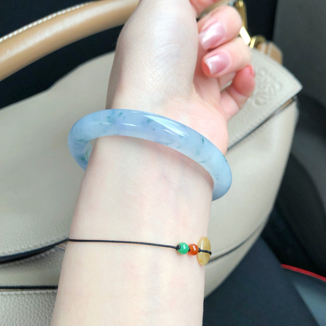 Luonnollinen burmalainen A-tyypin jadeiittirannekoru jaderannerengas_voghion.com