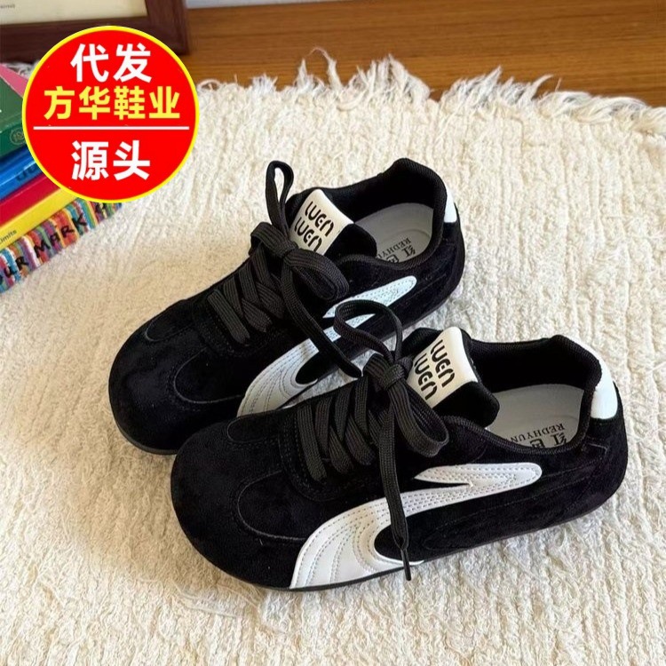 Hong Kong estilo retro negro zapatos de entrenamiento alemán para mujeres 2025 otoño nuevo deportivo de fondo plano universal casual ligero zapatos blancos para mujeres