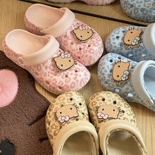 豹纹卡通洞洞鞋夏季新款薄底小红书爆款透气防滑沙滩拖鞋包头拖鞋