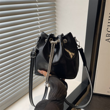 ���ֵС���r�ֳ鎧朗lˮͰ����Ů2025�＾�¿�͹Űٴ�μ�б��