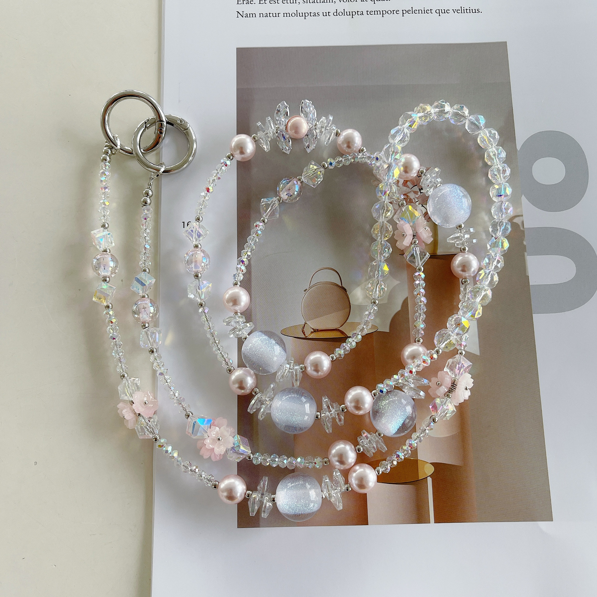 Boutique hecho a mano de alta gama para teléfono móvil cadena larga de cristal ins fresco cordón de teléfono móvil de moda colgante de mensajero largo