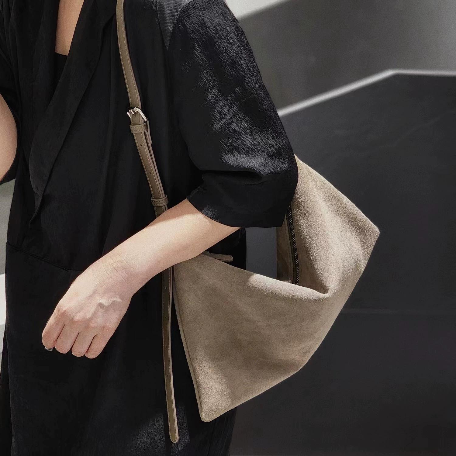 One-shoulder bag, matte bag strap, genuine leather, high-quality style