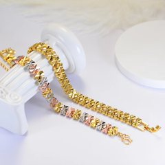 新型の軽くて豪華な金メッキの蝶結びの三色のブレスレットはよく売れています。