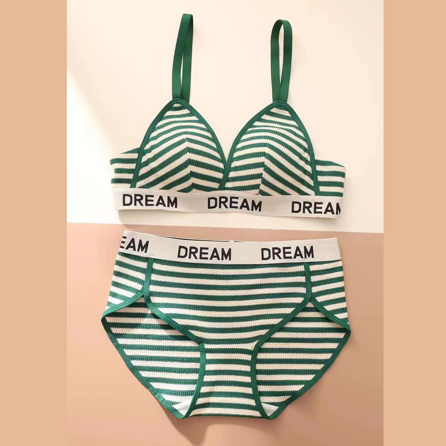 Estudiante de secundaria chica ins estilo moda Retro Ropa interior mujeres desgaste transpirable taza delgada inalámbrico pequeño pecho sujetador