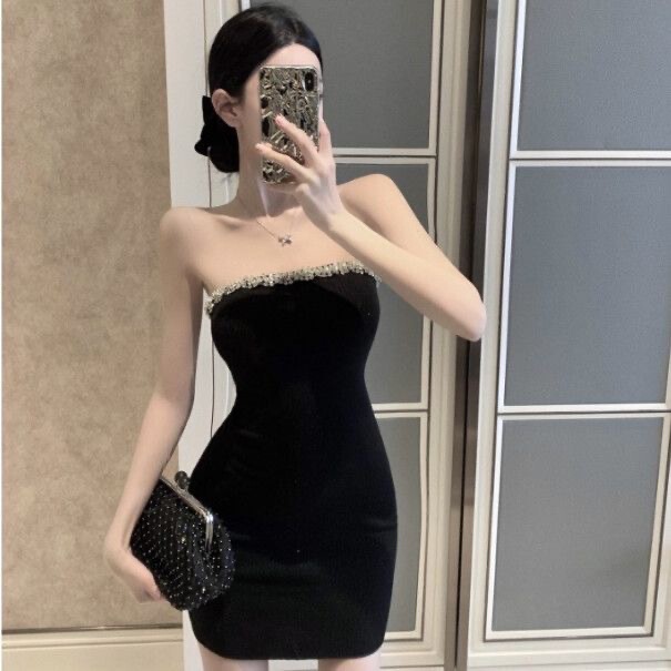 Tube Top Dress Spring and Summer New Style Retro Chic Hip-Hugging Skirt Sparkling Rhinestone One-Shoulder Little Black Dress for Women Tube Top Dress Spring and Summer New Style Retro Chic Hip-Hugging Skirt Sparkling Rhinestone One-Shoulder Little Black Dress for Women