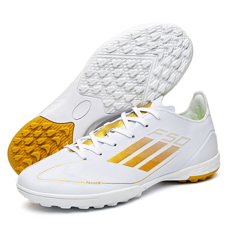 2024 nuevos zapatos de fútbol transfronterizos para hombres y mujeres, zapatos de entrenamiento de entrenamiento de clavos juveniles, fábrica directa