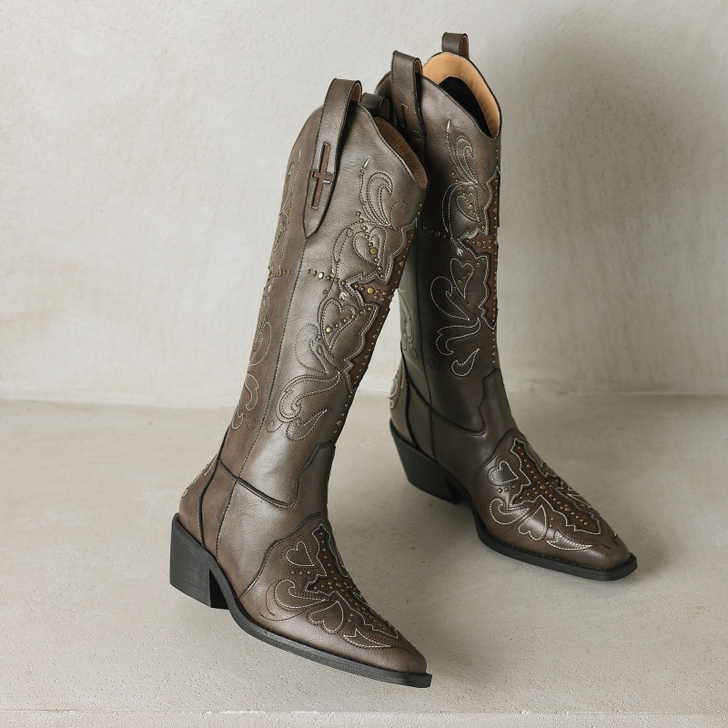 New cowhide handsome V-mouth western boots studded with velvet sleeve chunky heel high boots_voghion.com