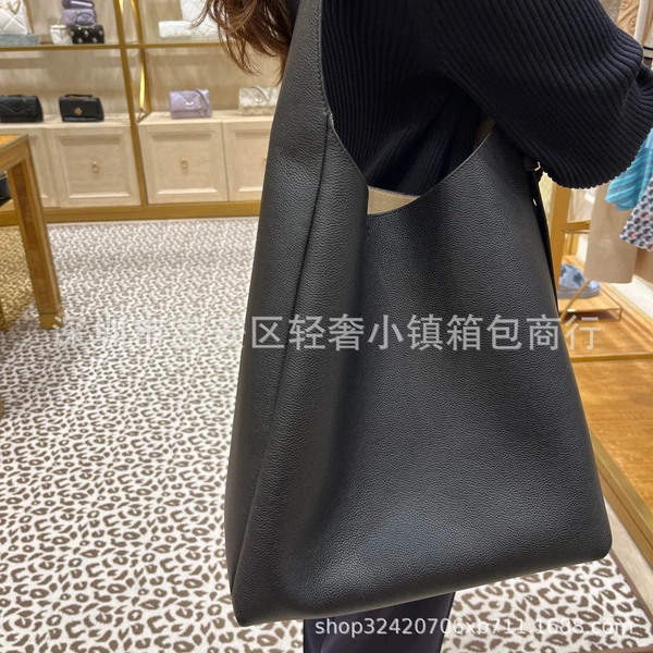 Black big bucket, rostometer, 170cm