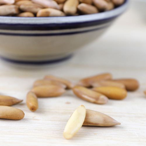 Small cotton-padded jacket, hand-peeled Brazilian pine nuts, small package, original flavor, large particles, plump nuts, roasted seeds and nuts, New Year’s snacks