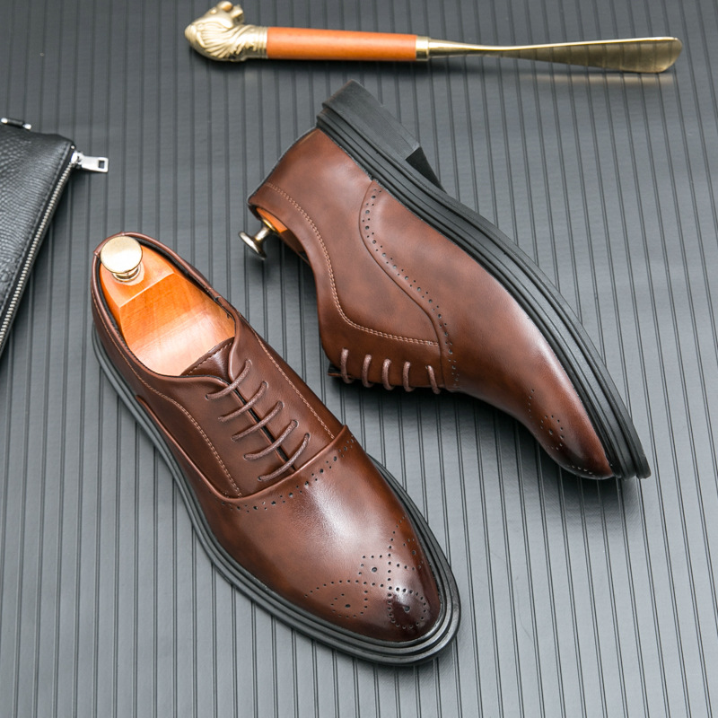 Otoño nuevos zapatos de cuero Brock transpirables para hombres, ropa formal de negocios para hombres, estilo coreano, zapatos de boda para jóvenes con punta puntiaguda