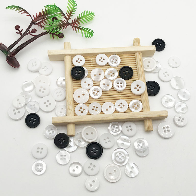 In stock supply resin shirt button thickened two-eye four-eye Pearl Black and White small button shirt button