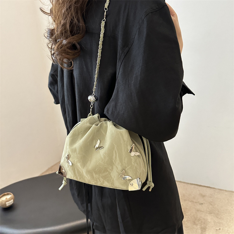 Bolso de cubo de mariposa súper fuego popular de este año primavera y verano nuevo bolso de cadena de todo fósforo de verano de moda bolso de hombro bandolera