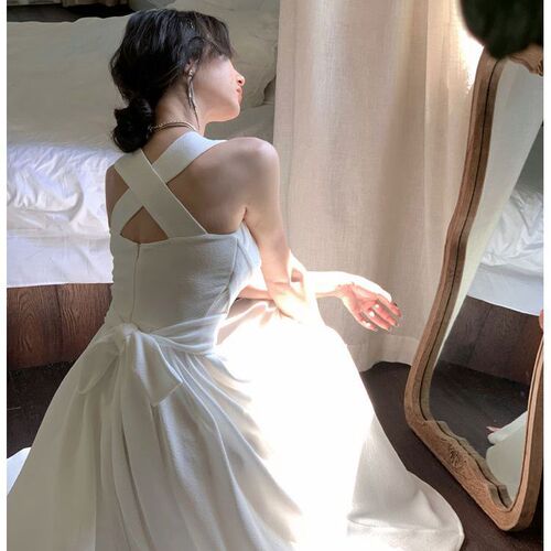 White Cross Strap Belated Dress with Waist Cincher for Slimming Effect, Women's Summer New Arrival, Elegant and Gentle Style, Necklace Long Dress