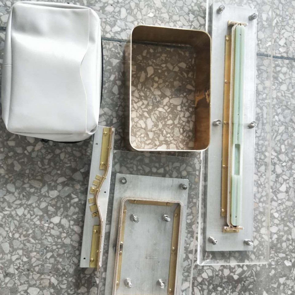 汽泡袋模 化妆包模 拉链模 胶袋模 吸塑模 电压模 模具厂家