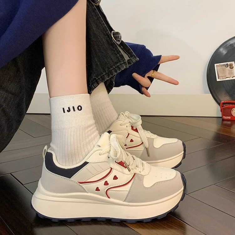 Deportivo de alto valor facial para mujeres nuevas zapatos de suela gruesa y altura simple, zapatos parecidos con zapatos casuales coreanos transpirables con suela suave