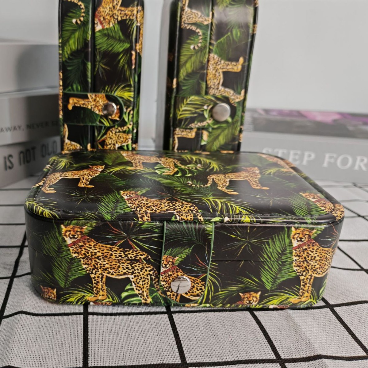 European and American Popular Transparent Storage Box New Large-Capacity Ring Necklace Watch Travel Simple High-End Storage Jewelry