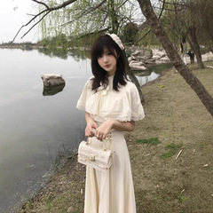 夏の美しさと優しさ、韓国風の気質、シンプルでエレガントなロングスカート、女性向けの高級スリムアプリコットケープドレス