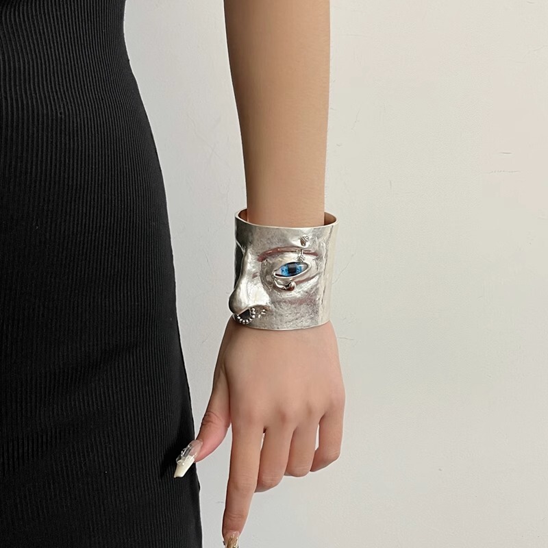 European and American pompous aesthetic face facial features three-dimensional nose eye bracelet high-profile fashion item half face hand ornaments for women