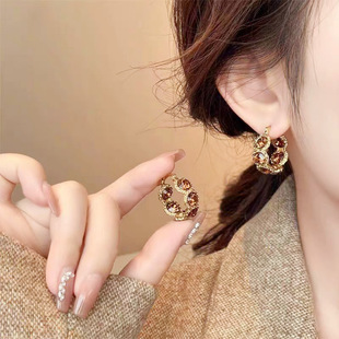 Maillard style light luxury and exquisite earrings, fashionable and popular earrings, wholesale of popular ear jewelry