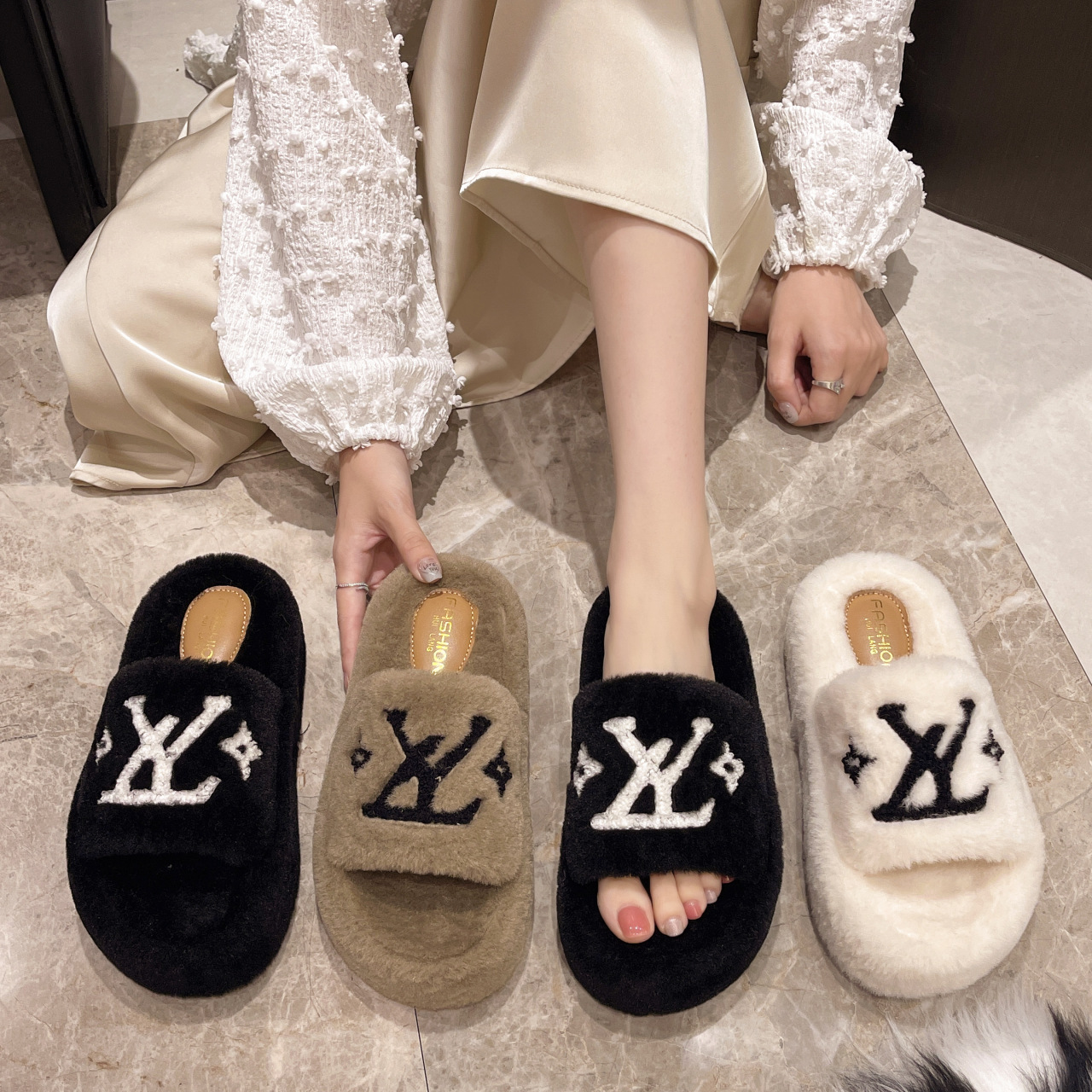 Embroidered Internet Celebrity Slippers for Women's Outer Wear 2024 Summer New Super Popular All-Match Retro Comfortable Western Style Woolen Slippers
