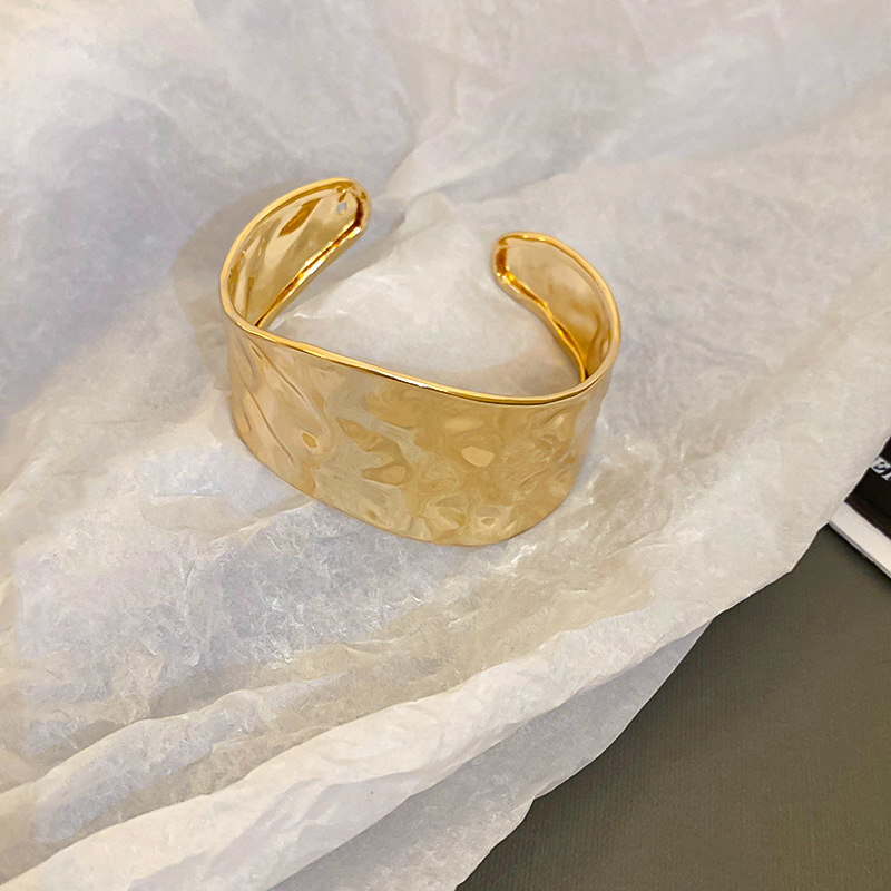 Europa y América plisada redonda abierta pulsera de metal estilo frío pulsera personalizada luz lujo alto sentido pulsera fábrica al por mayor
