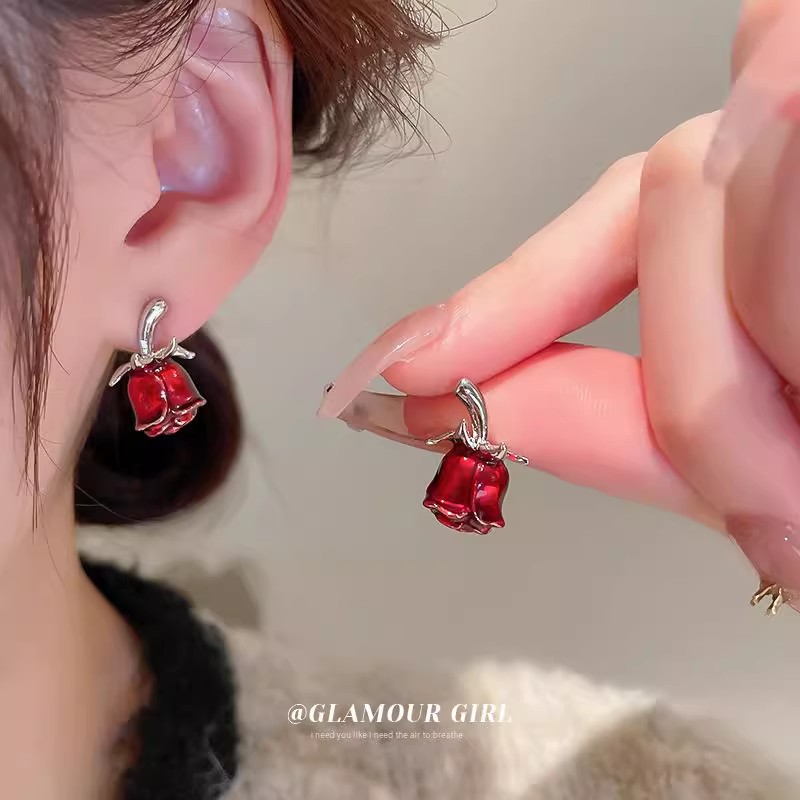 S925 aguja de plata elegante pendientes de nicho femenino diseño de gama alta pendientes populares pendientes de perlas pendientes únicos al por mayor