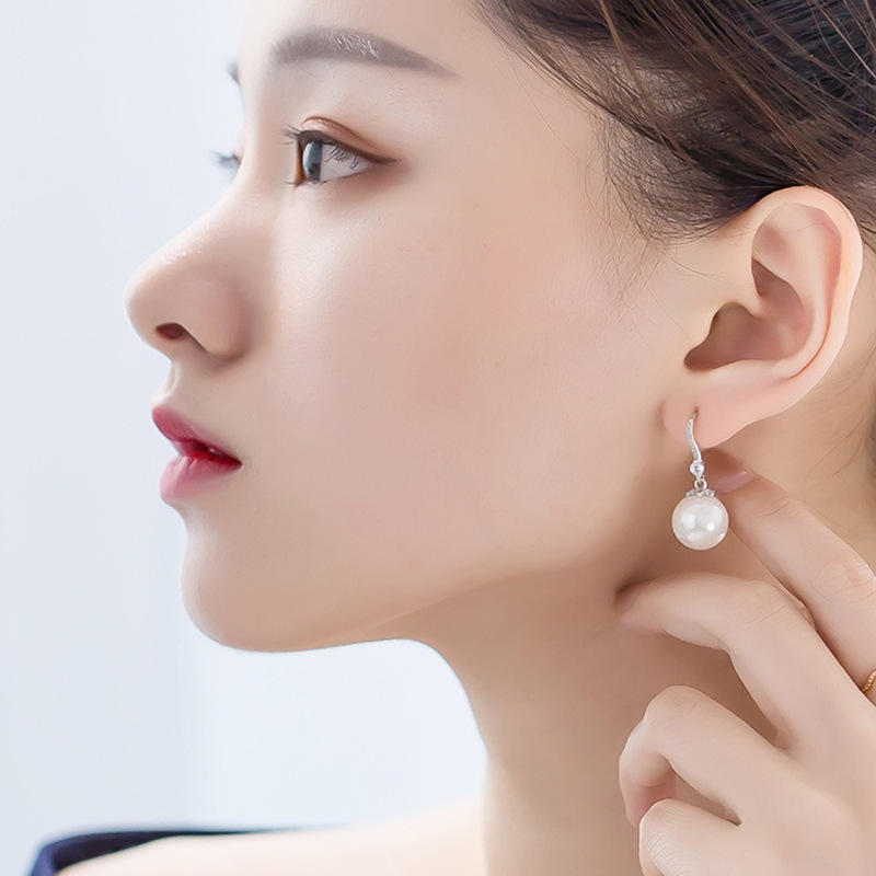 Long retro earrings from pearl