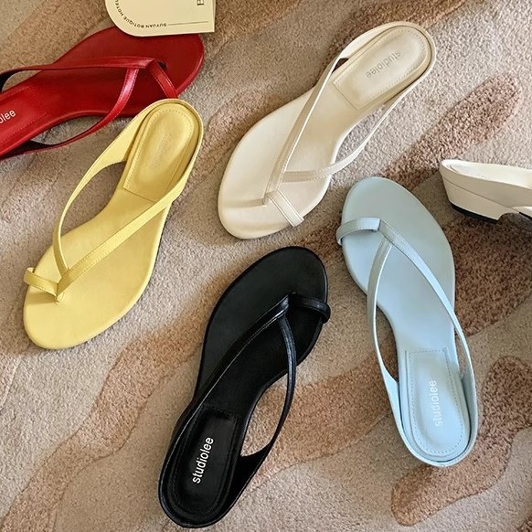 Grape Mom Summer nuevo estilo simple, delgado, puntiagudo, puntiagudo, puntiagudo, tacón grueso, todo fósforo, sandalias y pantuflas de verano para mujer