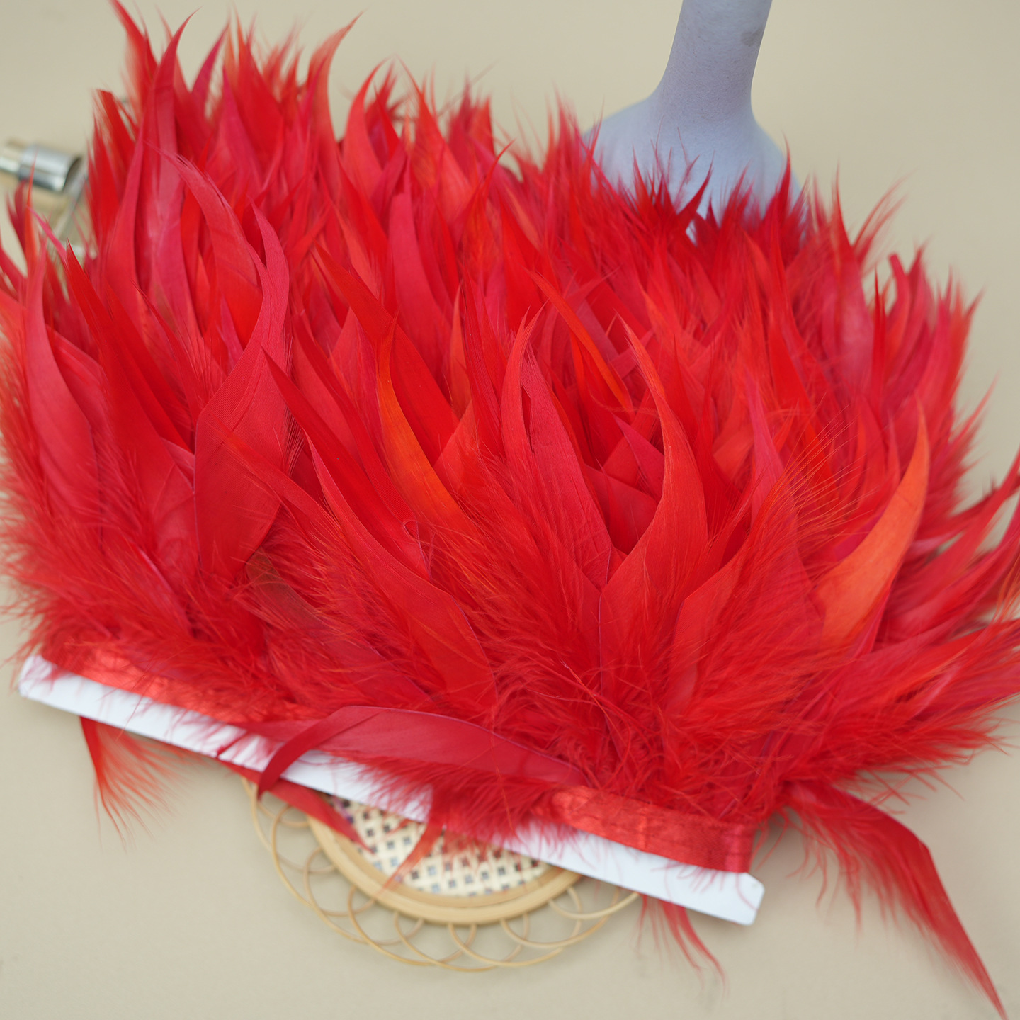 Fábrica directa pequeña serie de plumas rojas DIY accesorios accesorios de artesanía ropa accesorios escenario plumas