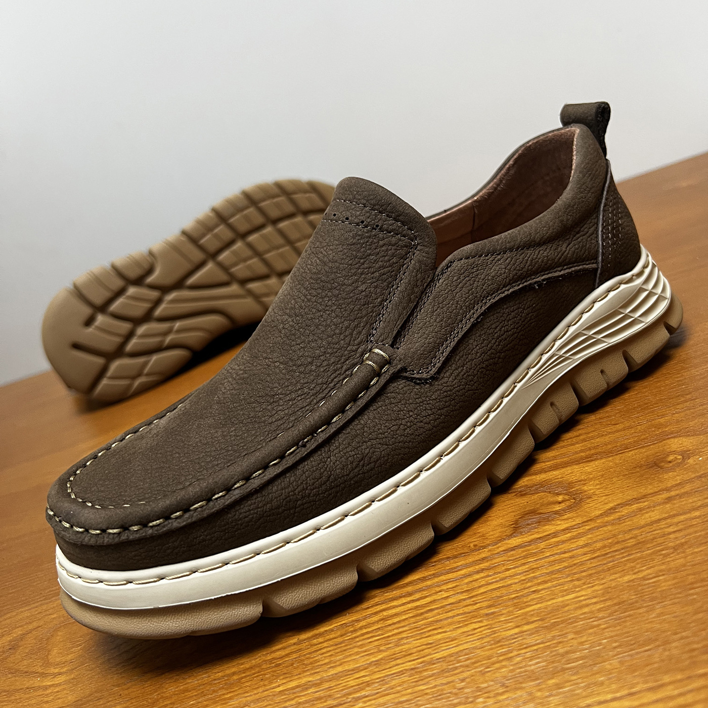 2025年秋冬新款大头休闲鞋男士轻便透气磨砂牛皮一脚蹬懒人豆豆鞋