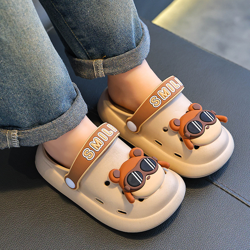 Zapatillas de verano para niños antideslizantes para pisar la mierda de los niños respirantes para los niños mayores que usan zapatos de agujero de playa para niños