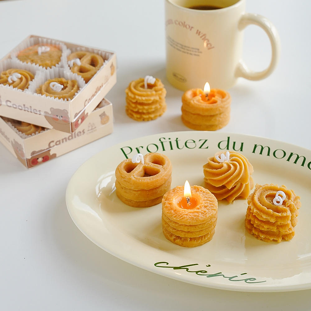 Cookie biscuit scented candle wholesale creative handmade New Year souvenir gift scented candle simulation modeling wax