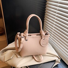 �͹�Ħ��Ůʿ�r������ˮͰ���W���߼���б�����W�����μ��Ů