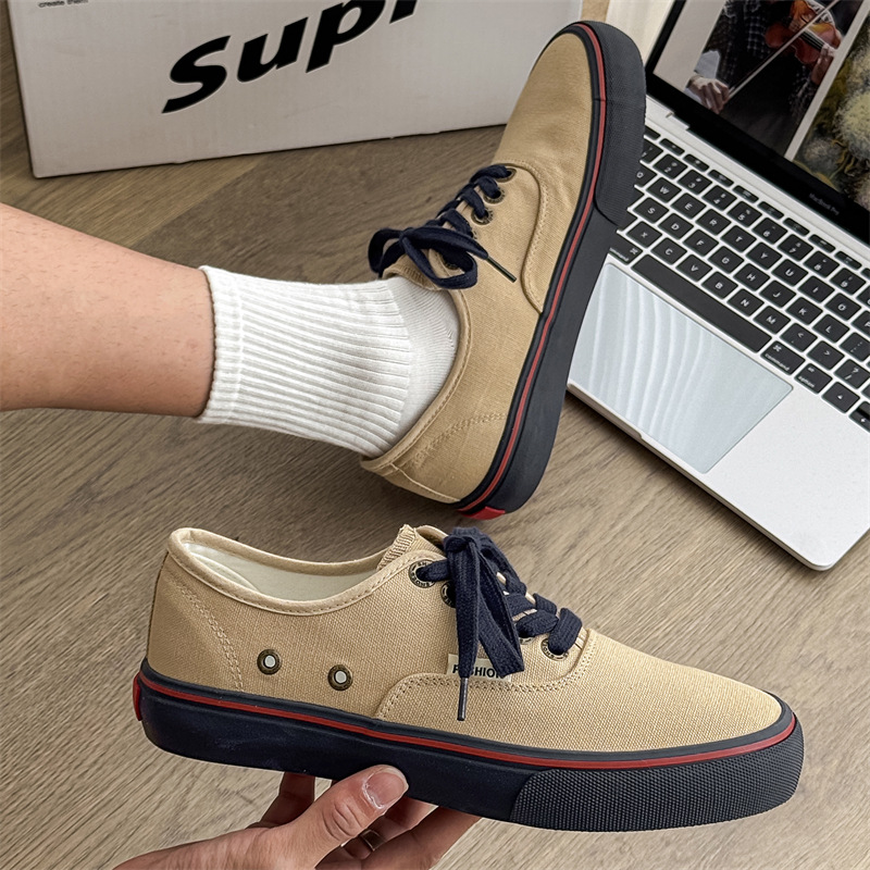 Zapatillas de deporte para hombre, zapatos de lona de moda, nuevos zapatos casuales vulcanizados de verano 2025, zapatos planos de corte bajo de todo fósforo de moda para hombre