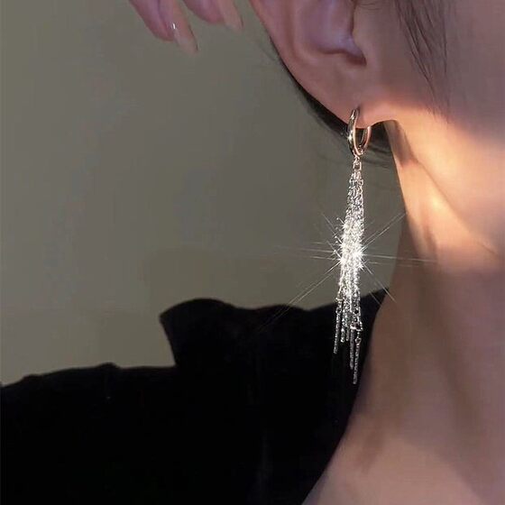Super Flash silver Long Metal Tassel Exaggerated Ear Buckle High-end Light Luxury Niche Design Elegant All-match Earrings for Women