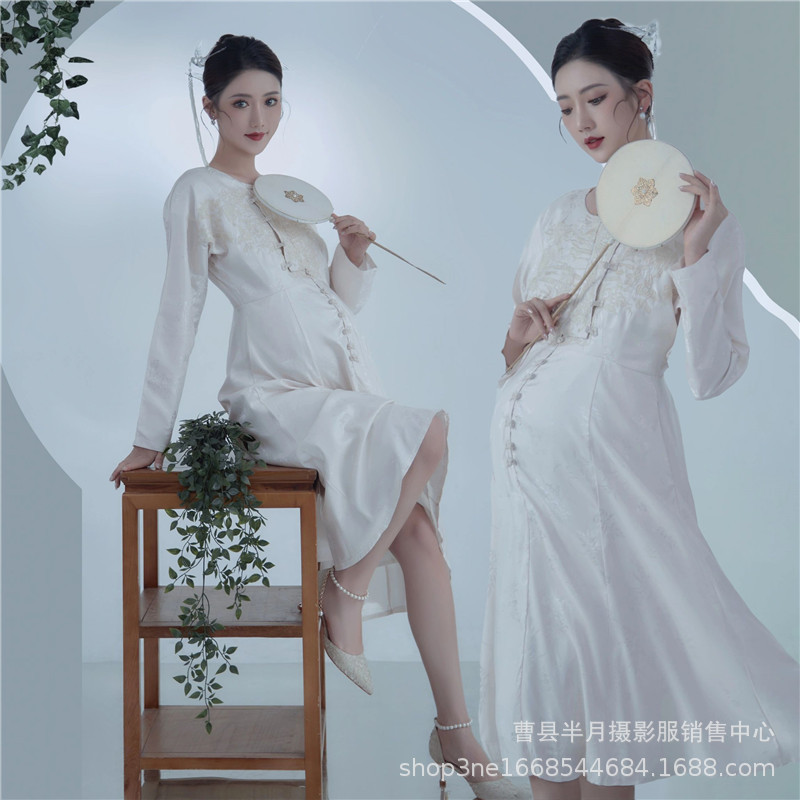 Photo Studio New Improved Cheongsam Maternity Photo Theme Photo Photography Retro Fine Brushwork Painting Pregnant Mother Photo Dress Photo Studio New Improved Cheongsam Maternity Photo Theme Photo Photography Retro Fine Brushwork Painting Pregnant Mother Photo Dress