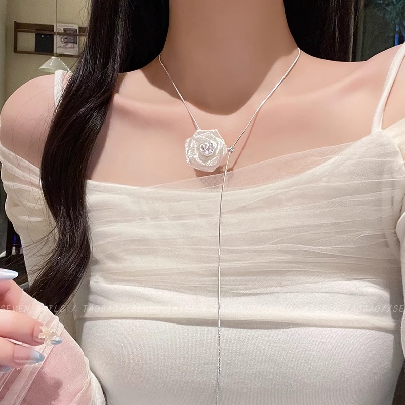 Super Fairy Mesh Rose Necklace for Women, Pullable and Adjustable Clavicle Chain, Accessible Luxury Niche Design Necklace, Elegant Accessories