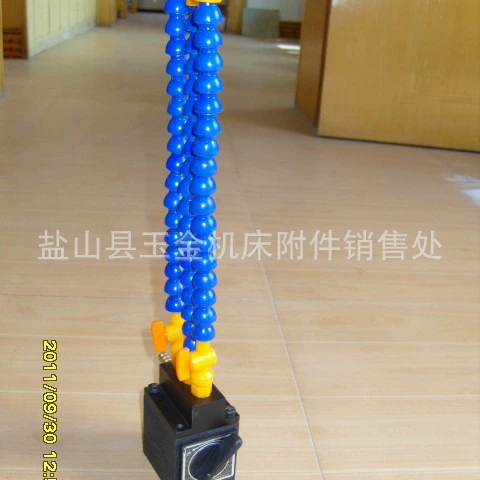 Производители поставляют круглое сопло/плоское сопло пластиковую охлаждающую трубу Регулируемый пильный станок водопровод универсальный станок Магнитная подседельная труба