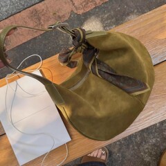 小众设计复古磨砂麂皮绒月牙包2025新款百搭通勤单肩斜挎包饺子包
