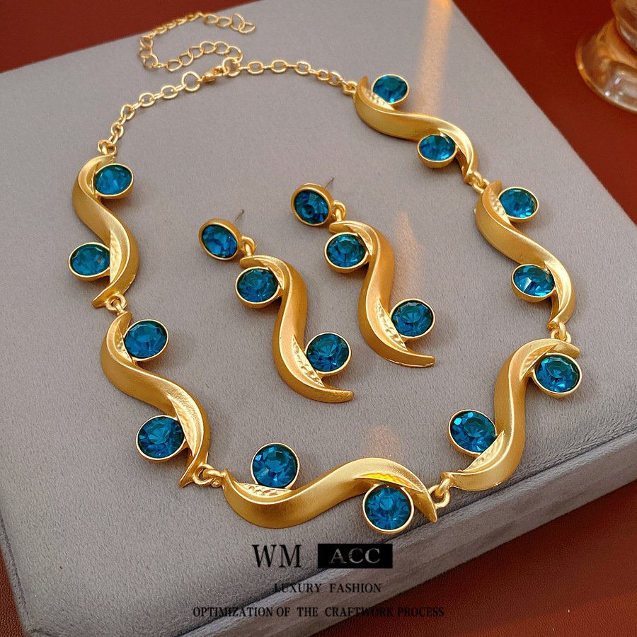 Medieval vintage diamantes ondulados pendientes collar lujo ligero nicho conjunto retro joyas versátiles femeninas sensación de alta calidad image 1