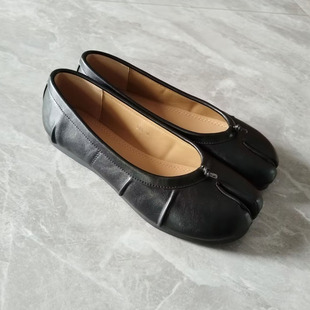 In-Stock Tabi Split-Toe Shoes for Women, New Niche Style with Pleated Flat Sole, Height-Increasing Shallow Mouth, Bowknot Ballet Pig's Trotter Single