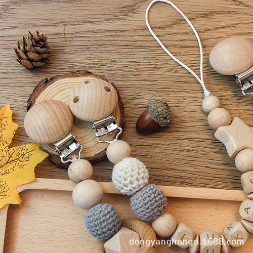 Cross-border wholesale 30mm beech wood nipple clip for DIY baby pacifier holder, round three-hole wooden nipple clip