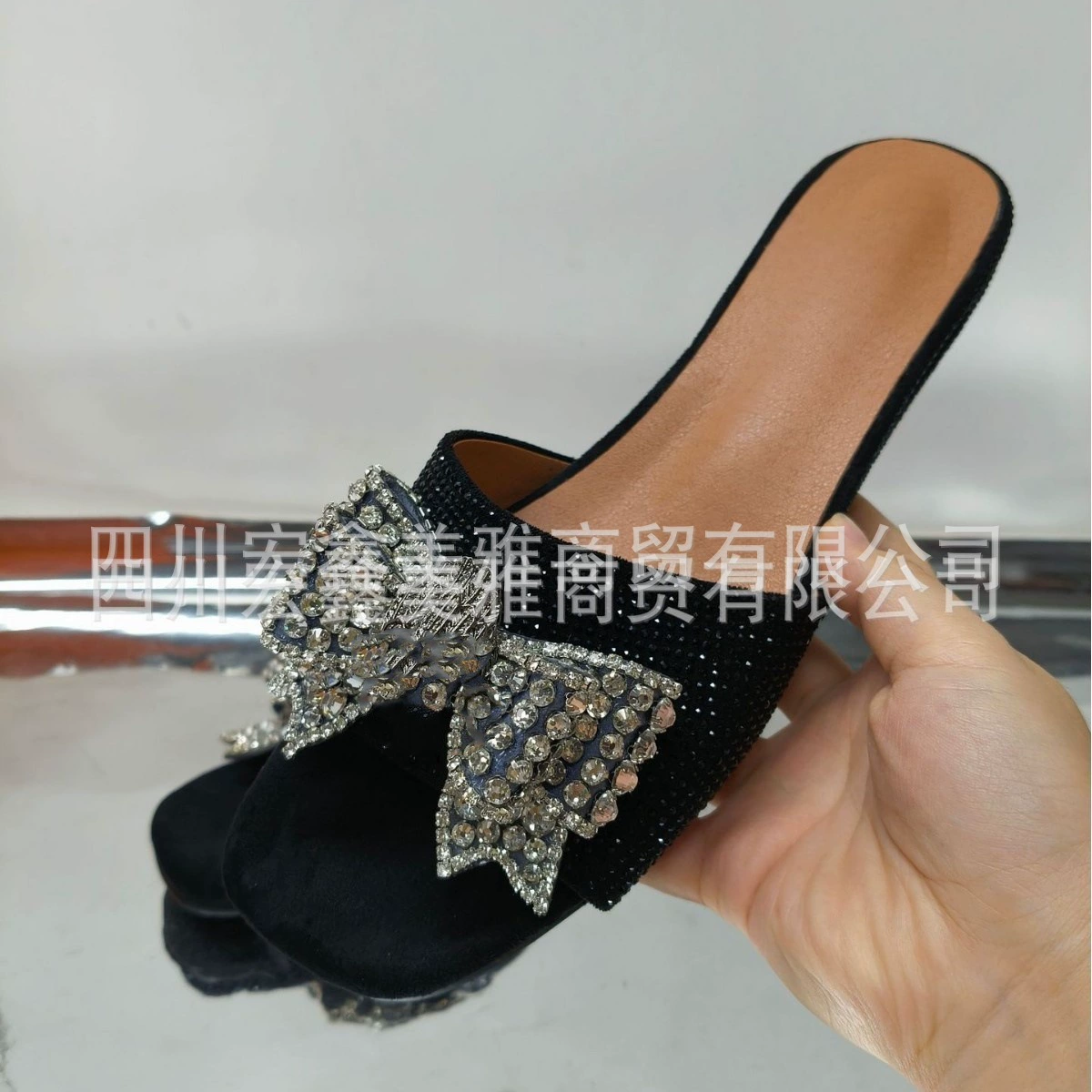 2025 новая внешняя торговля сэндвич с круглой головой рыбья клюва задняя пустая металлическая форма орла матовая обувь с плоским дном тапочка