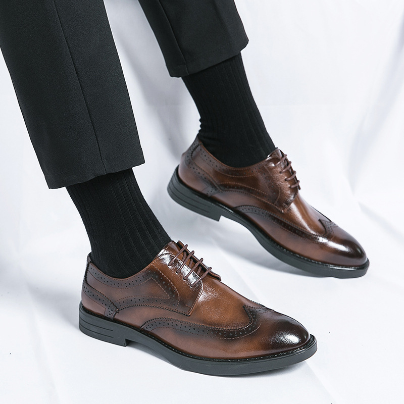 Zapatos de hombre grandes zapatos de cuero transfronterizos de moda de negocios zapatos formales británicos bloque tallado tendencia de punta novio zapatos de moda