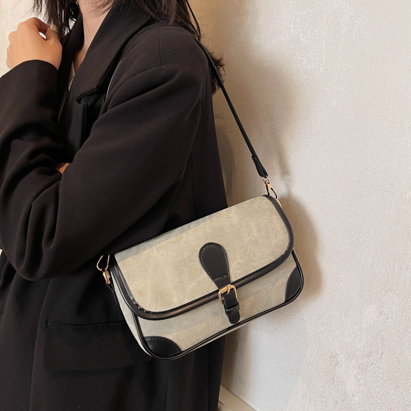 Bolsa de brazo de moda de color contrastante para mujeres 2024 nuevo simple bolso de hombro universal de alta humedad bolso casual