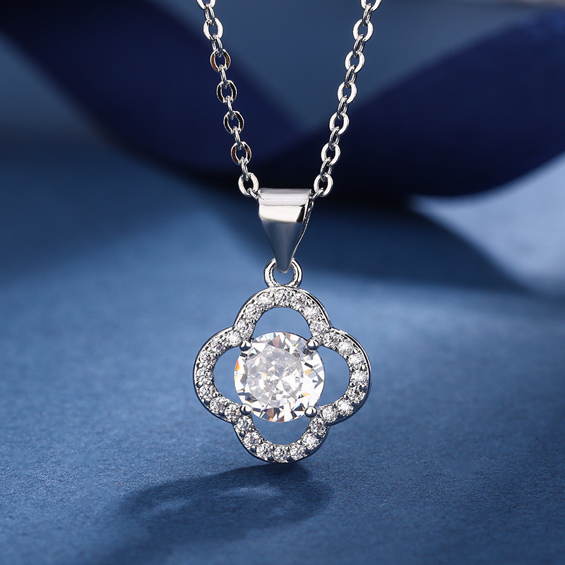 Moissanit-Halskette für Damen, Schlüsselbeinkette, Modetrend im koreanischen Stil, mikrogepflasterter Zirkon-Anhänger mit vierblättrigem Kleeblatt_voghion.com