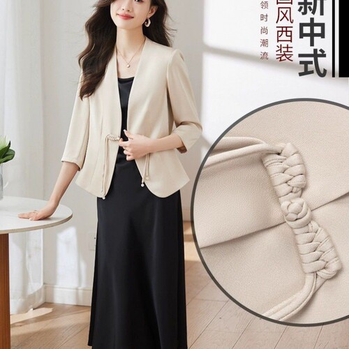 Short, elegant tailored blazer with cropped 3/4 length sleeves—2025 summer collection, lightweight design in a chic Chinese-inspired style, perfect for petite figures with a slimming fit.