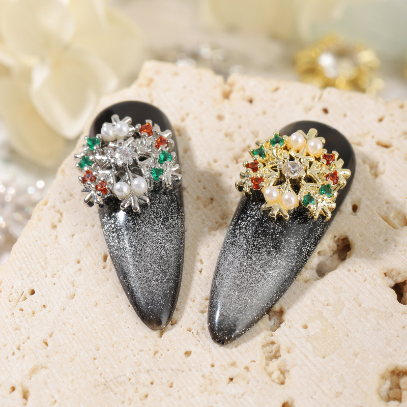 冬の新しいネイルジルコンのアクセサリーは贅沢な雪花シリーズの真金の爪のドリルはクリスマスの装飾品の卸売りを飾ります。|undefined