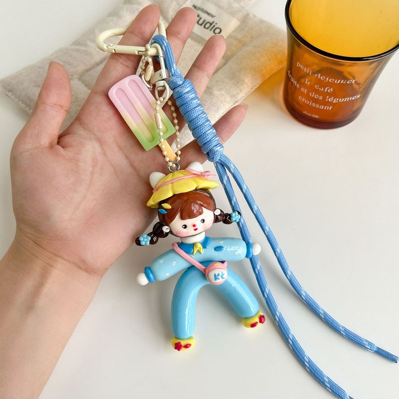 新作のスプリットポーズの女の子フィギュア、表情豊かな粘土製ハンドメイドバッグチャーム、キーホルダー、キュートなギフト、多用途なアクセサリー|undefined