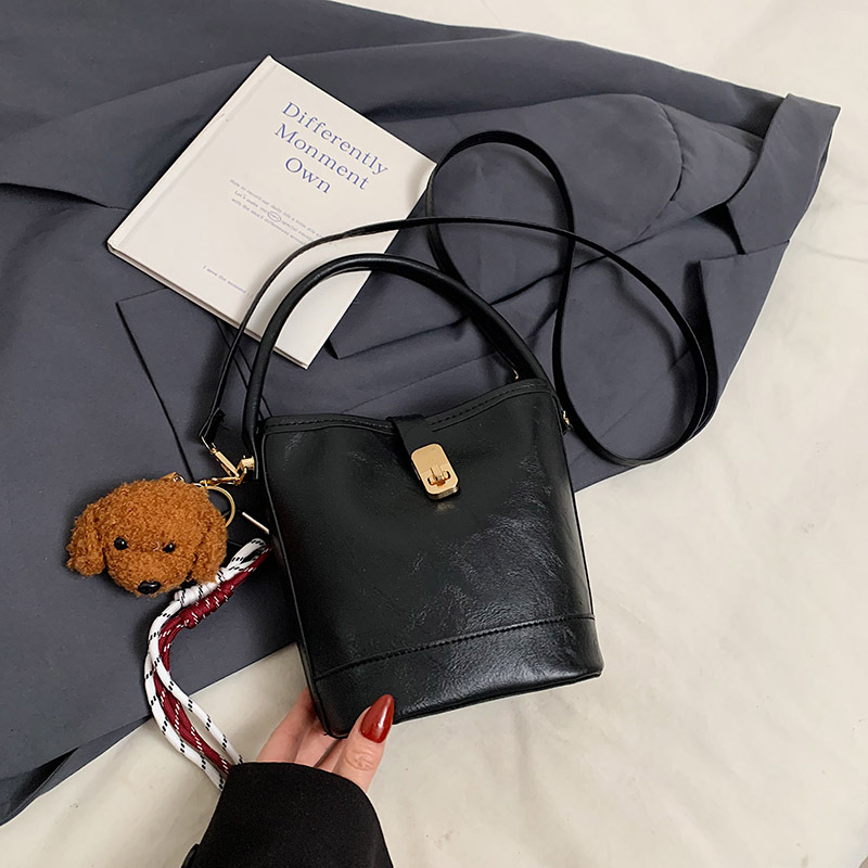 Niche Zhong retro coreano versátil bolso de cubo portátil de moda de mujer otoño y invierno viajero PU alta textura mochila